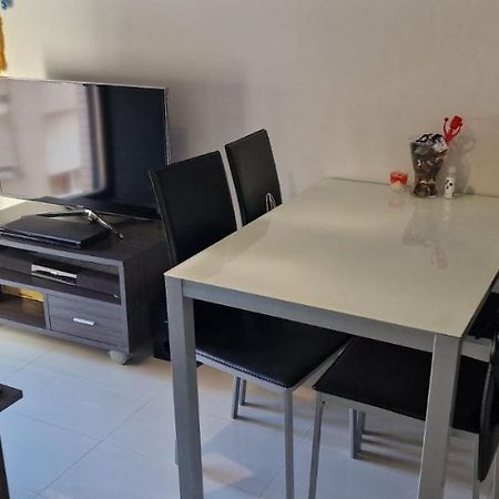 Holiday Studio Apartment Дения Екстериор снимка