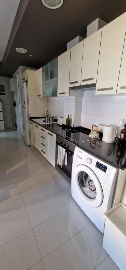 Holiday Studio Apartment Дения Екстериор снимка